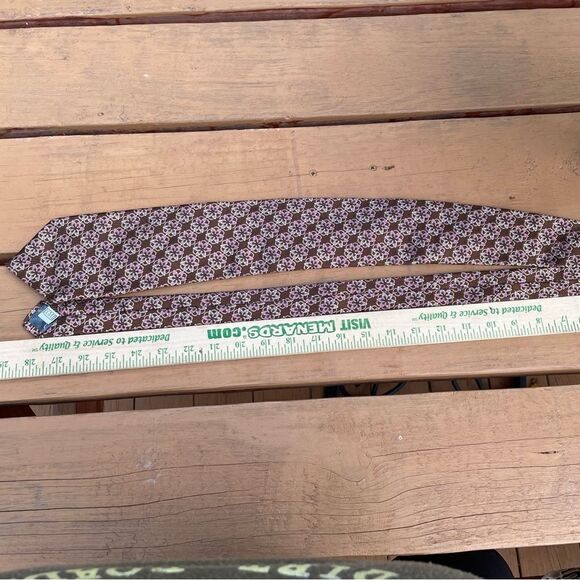 XMI Brown Pink Geometric Medallion Tie - Picture 4 of 4